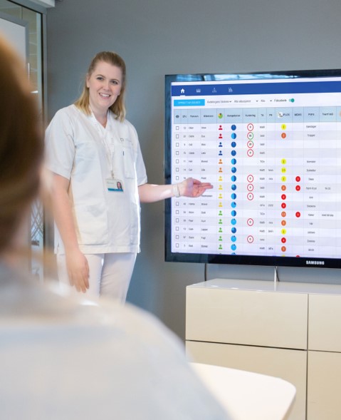 sykepleier som bruker IKOS